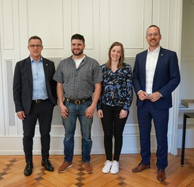 v. l.: Korporationspräsident Kurt Schuler, Alpvogt Elias Gisler, Alpvogt Daniela Loretz, Korporationsschreiber Stephan Huber